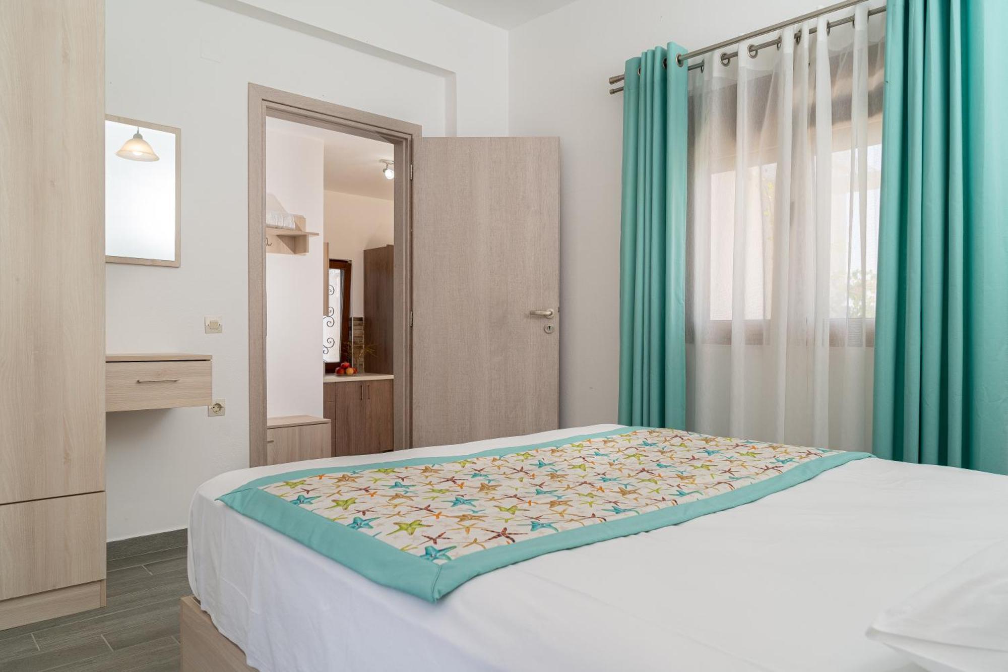 Akrotiri Apartments Makrýgialos Exteriör bild