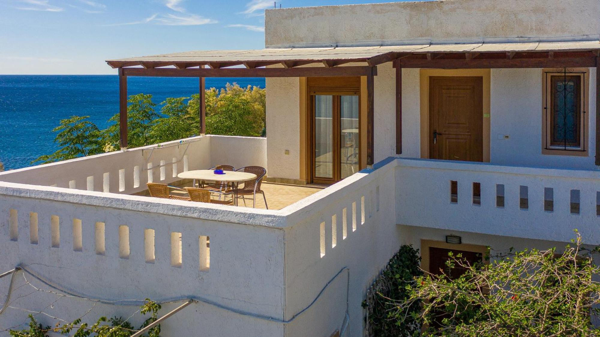 Akrotiri Apartments Makrýgialos Exteriör bild