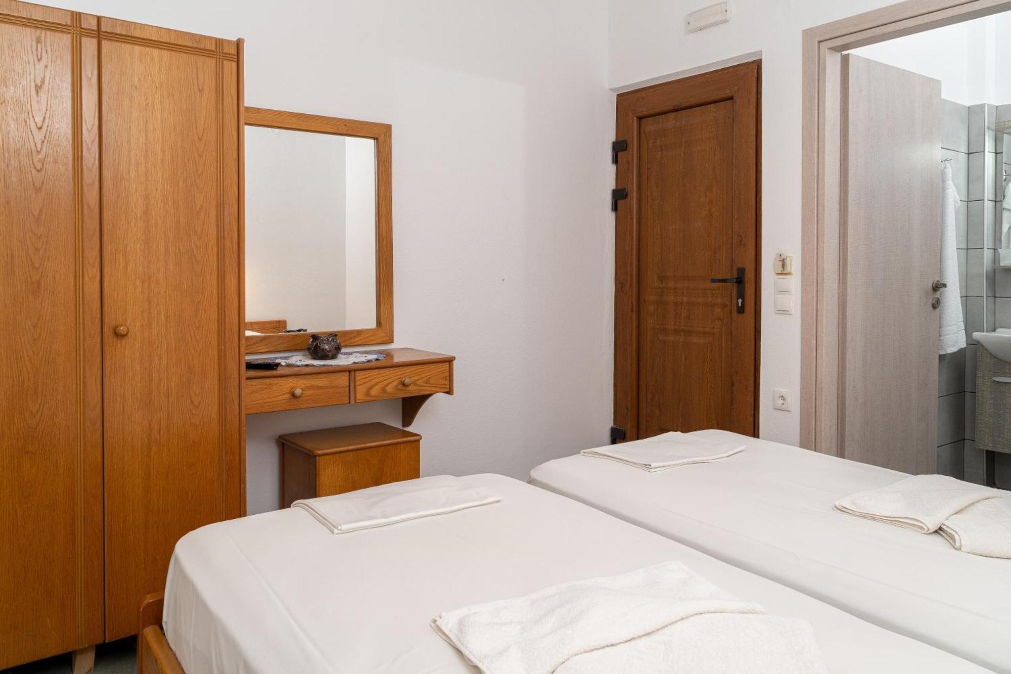 Akrotiri Apartments Makrýgialos Exteriör bild