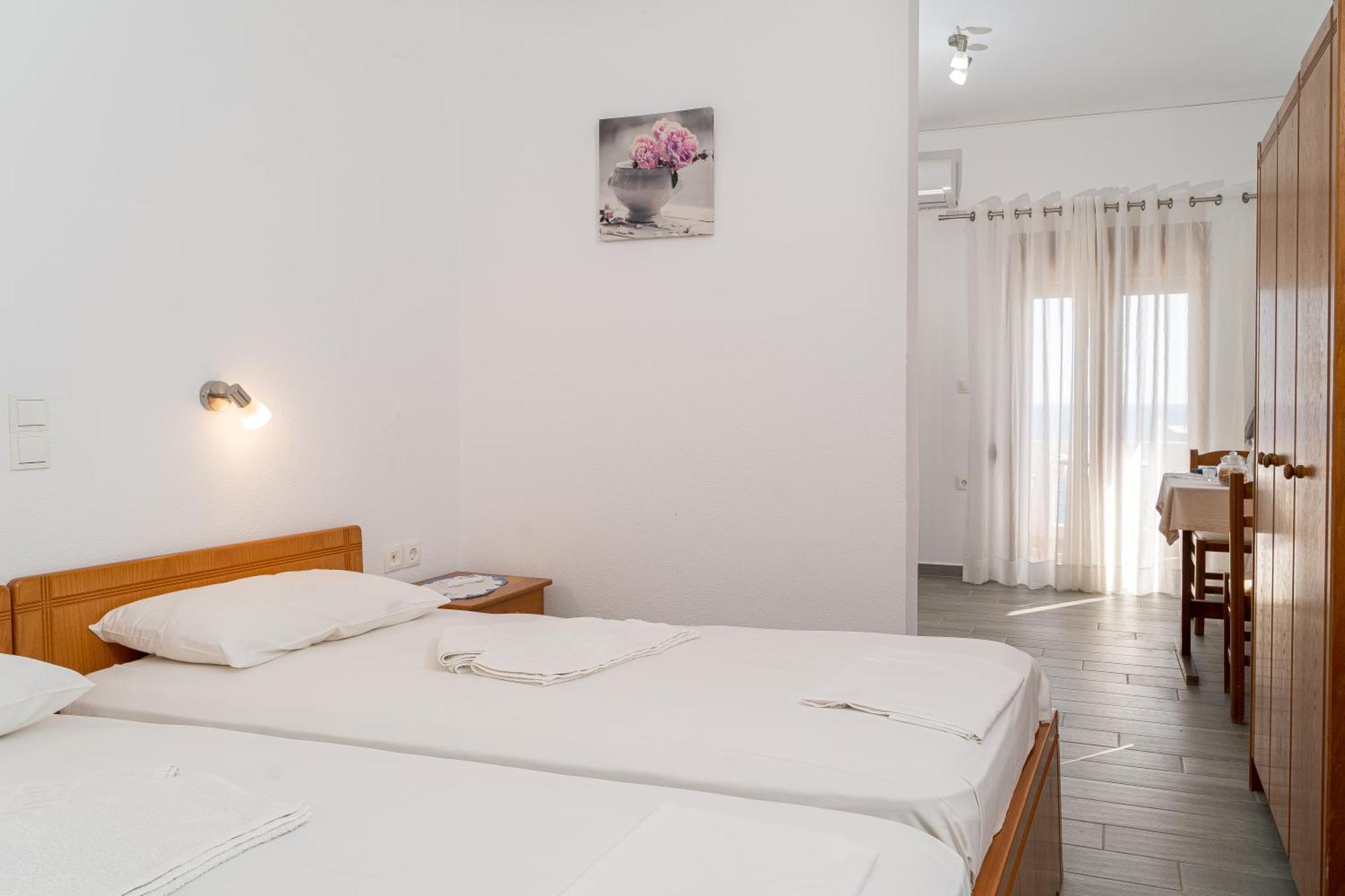 Akrotiri Apartments Makrýgialos Exteriör bild