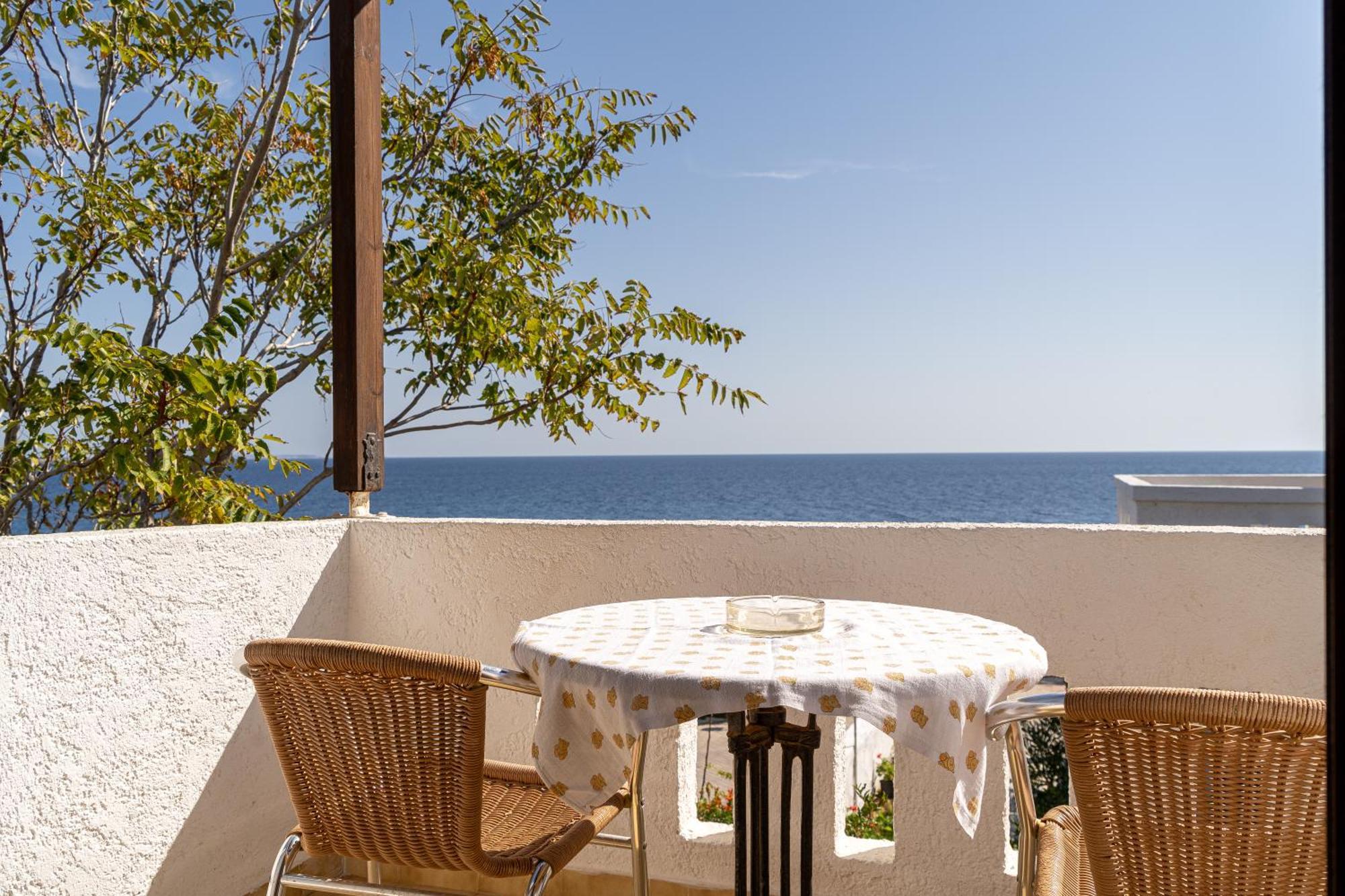Akrotiri Apartments Makrýgialos Exteriör bild