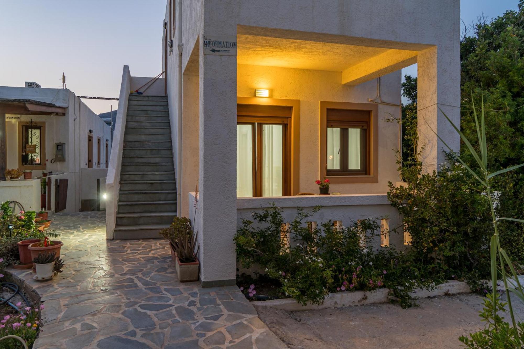 Akrotiri Apartments Makrýgialos Exteriör bild