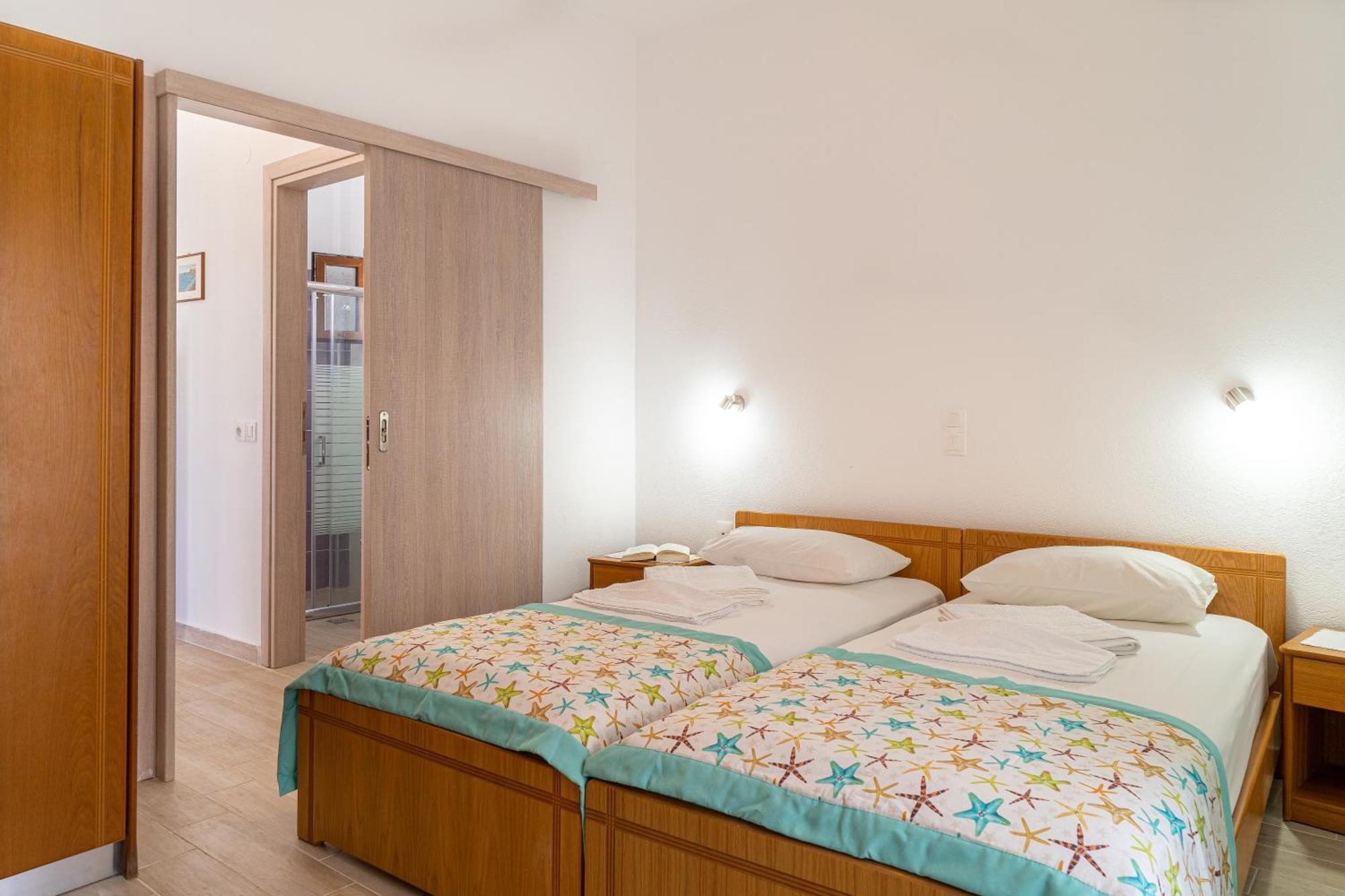 Akrotiri Apartments Makrýgialos Exteriör bild