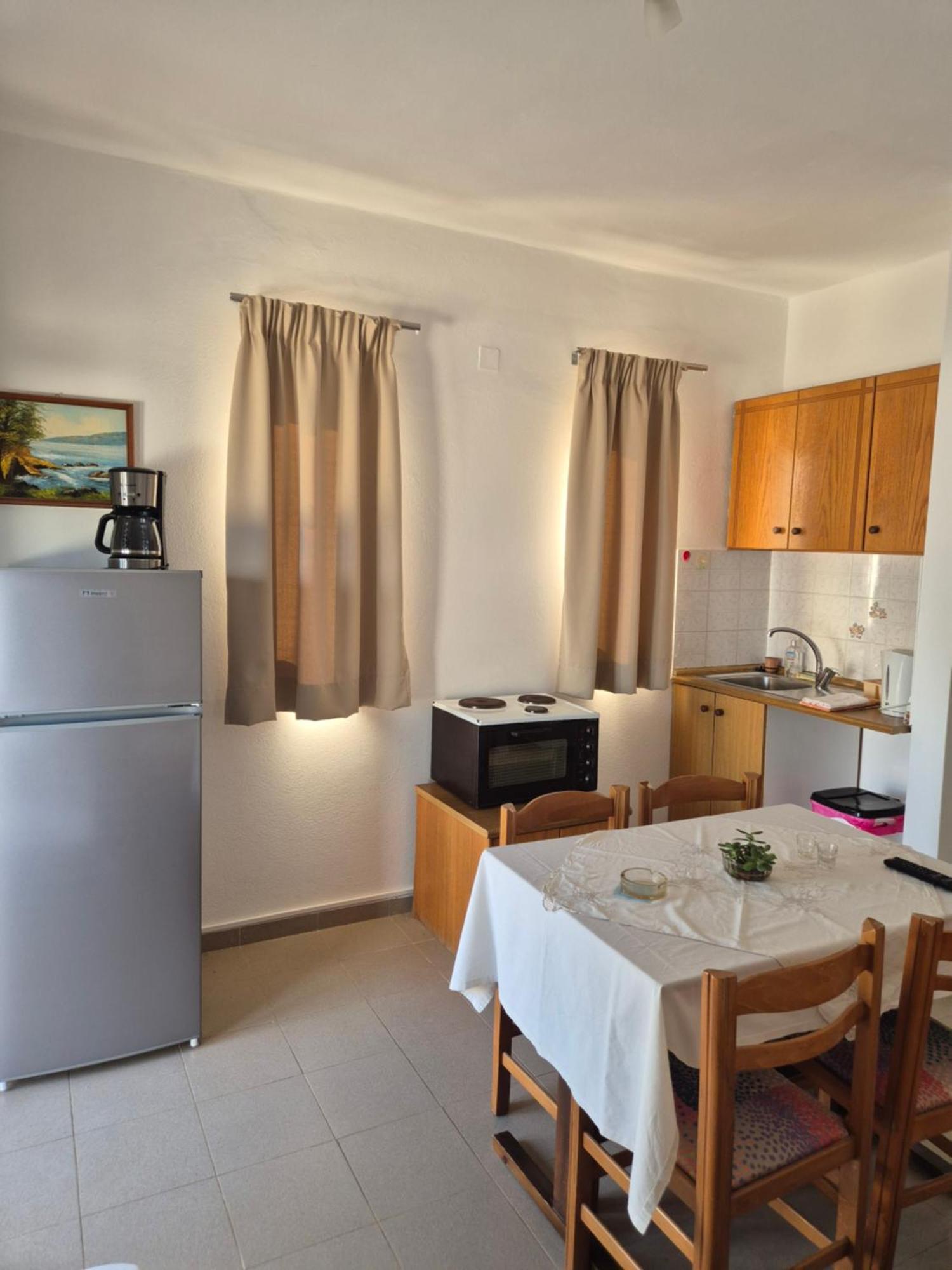 Akrotiri Apartments Makrýgialos Exteriör bild