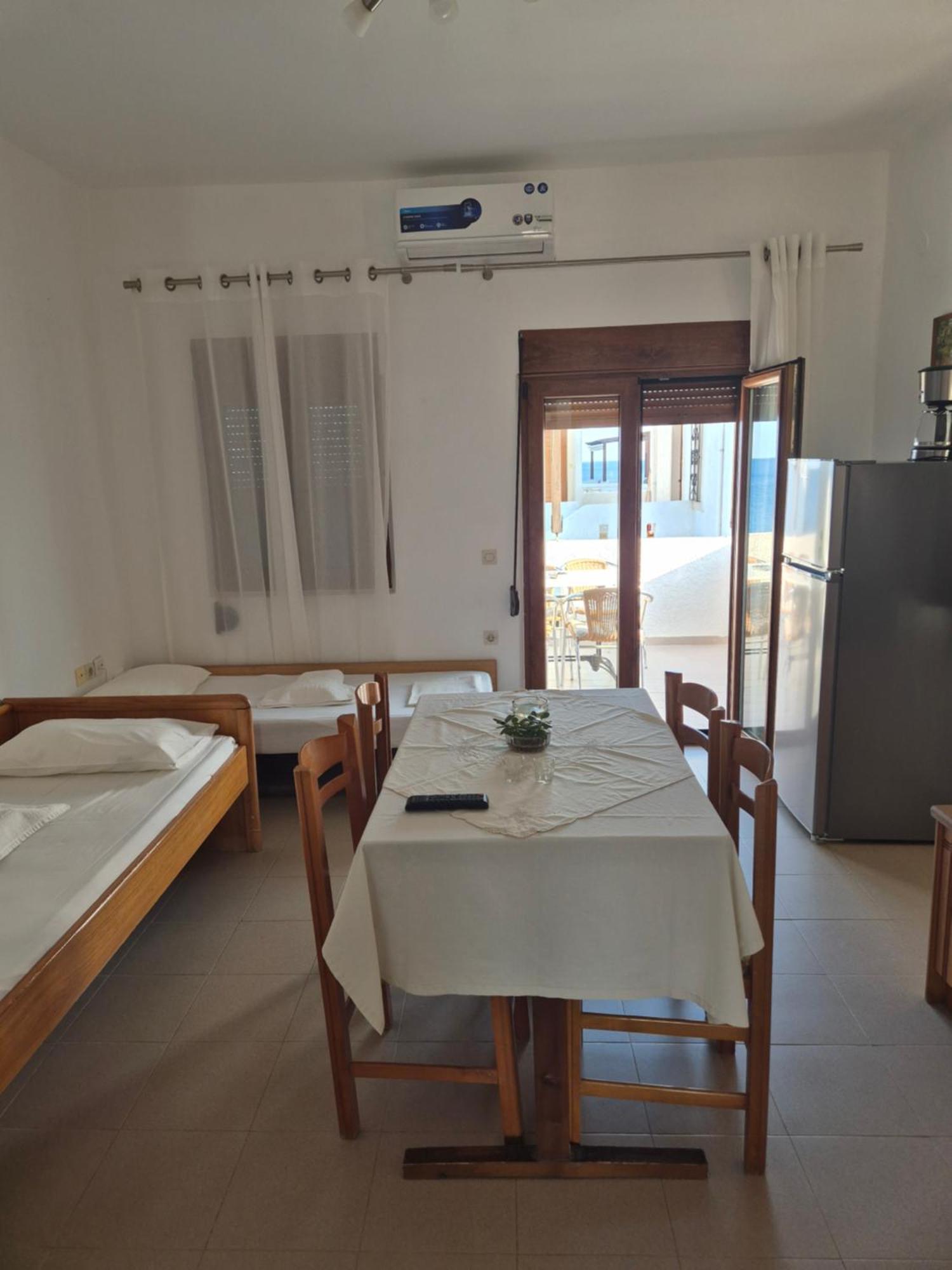 Akrotiri Apartments Makrýgialos Exteriör bild
