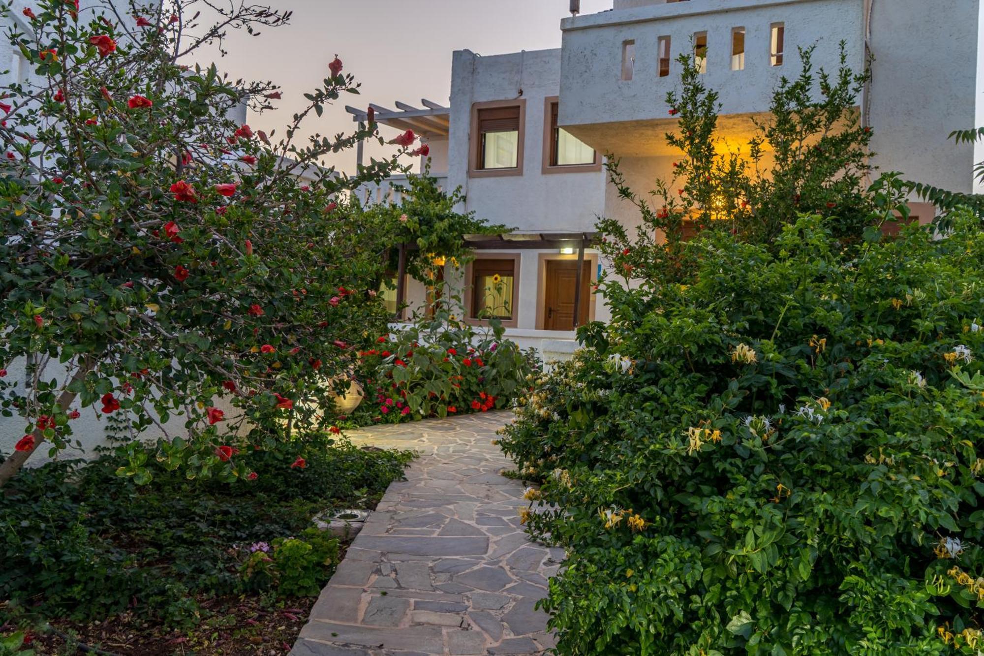 Akrotiri Apartments Makrýgialos Exteriör bild